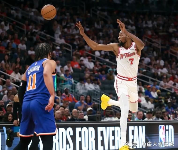 开云体育下载-NBA最新排名出炉！湖人两队锁定季后赛，火箭能争第5，骑士送温暖